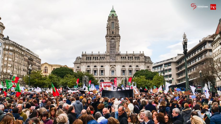 Manifestação dos Professores enche Avenida dos Aliados no Porto